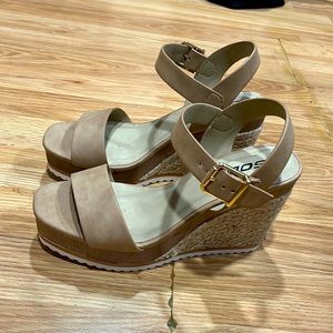 Tan comfortable heels